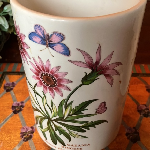 Portmeirion canisters I use them for flower vases/pots. 6-1/2 x4 smlrg 8 x 4-1/2 - Picture 7 of 8